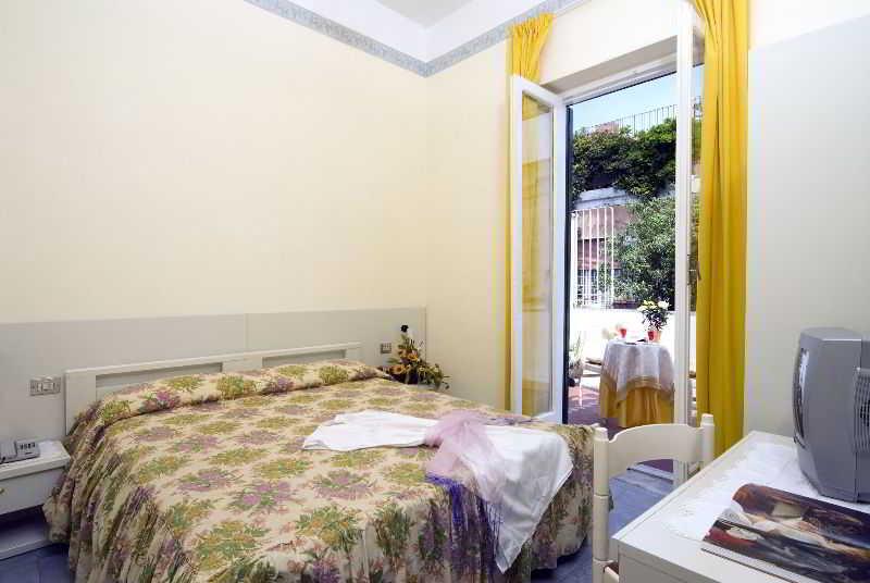 Villa Diana - Beach & Rooms Ischia Eksteriør billede