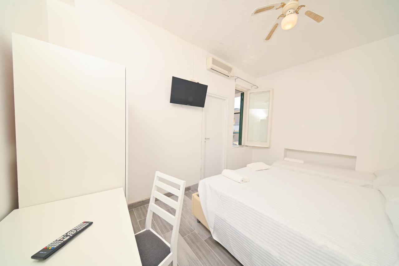 Villa Diana - Beach & Rooms Ischia Eksteriør billede