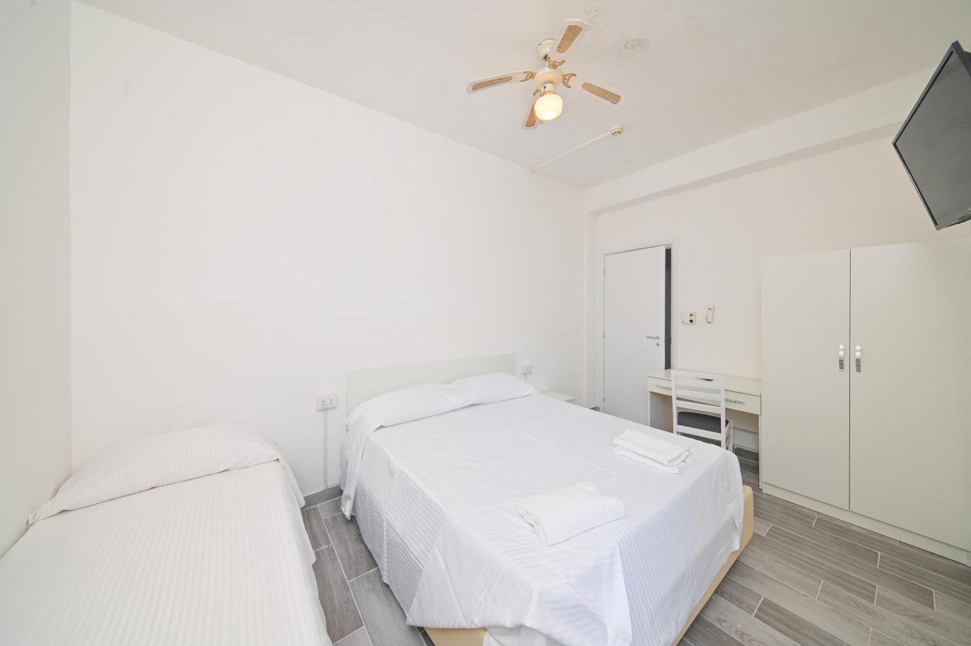 Villa Diana - Beach & Rooms Ischia Eksteriør billede