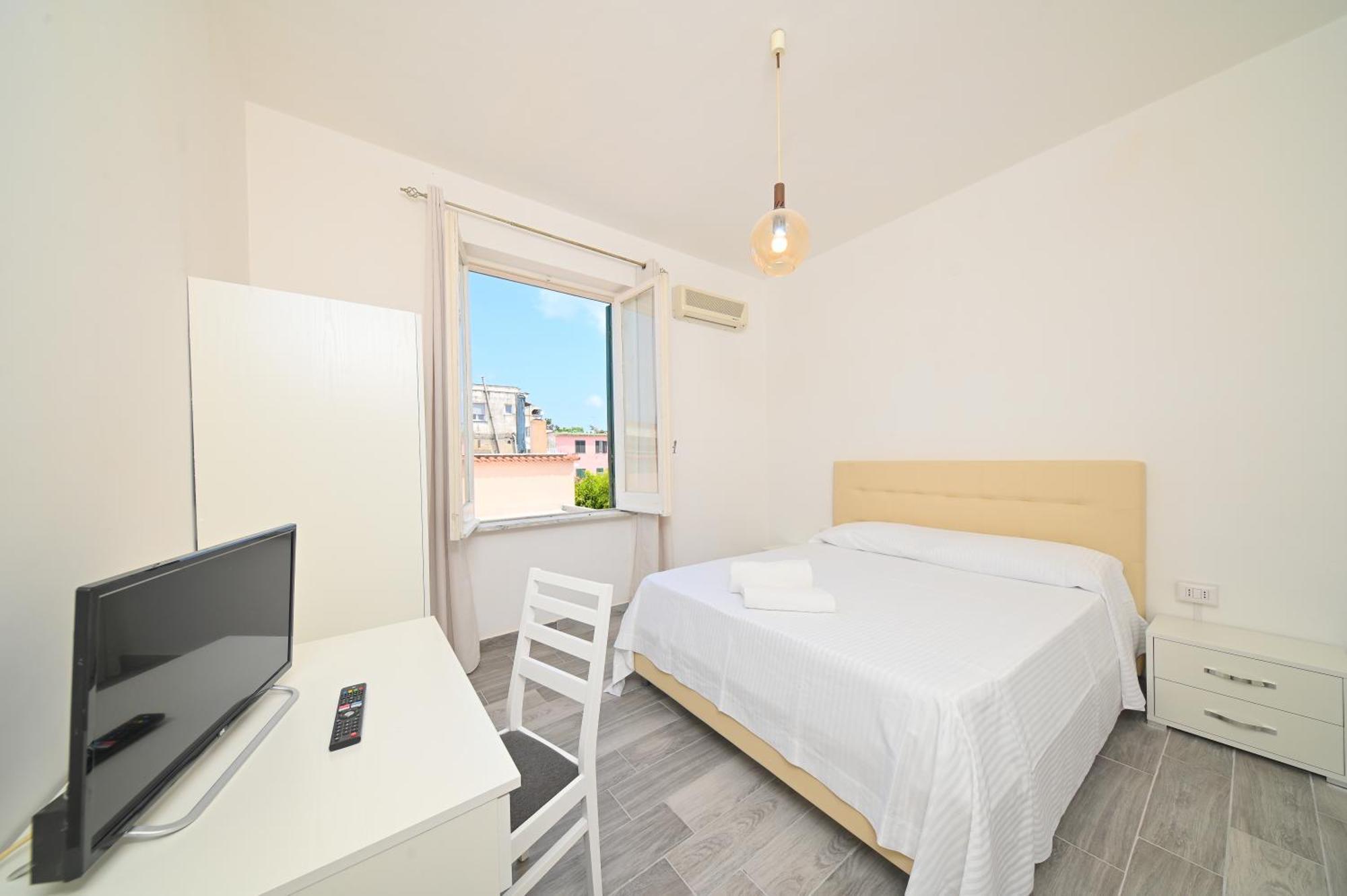 Villa Diana - Beach & Rooms Ischia Eksteriør billede